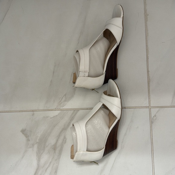 Sandals - Picture 3 of 4